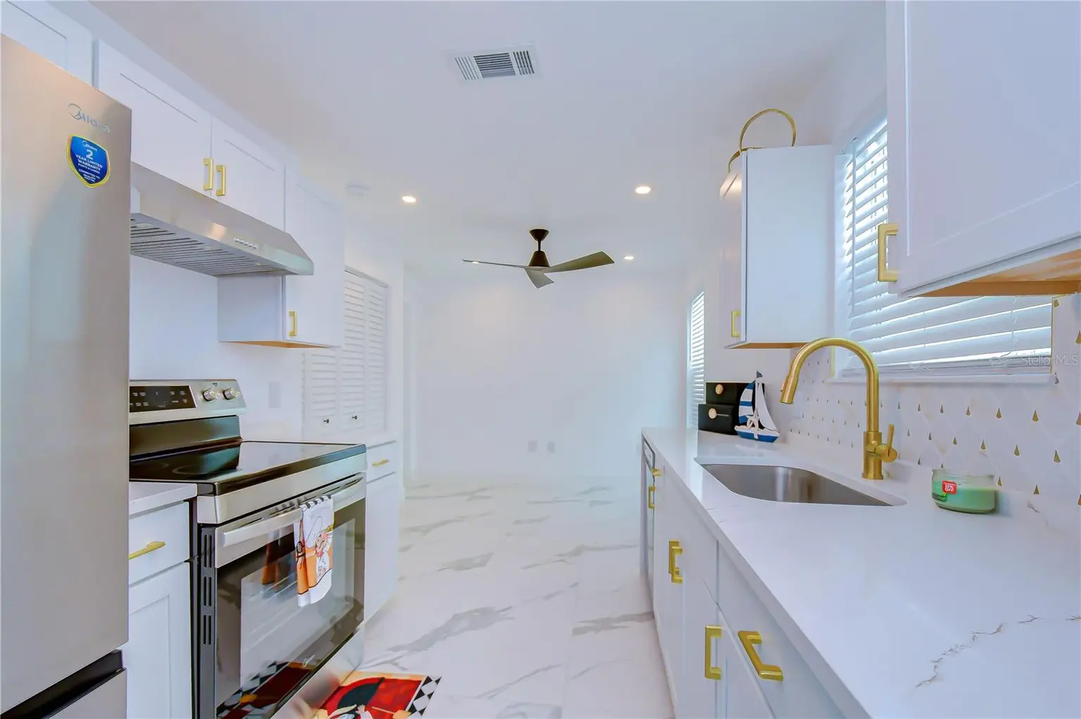 218 8TH AVENUE DRIVE W, BRADENTON, FL, photo 6 of 23