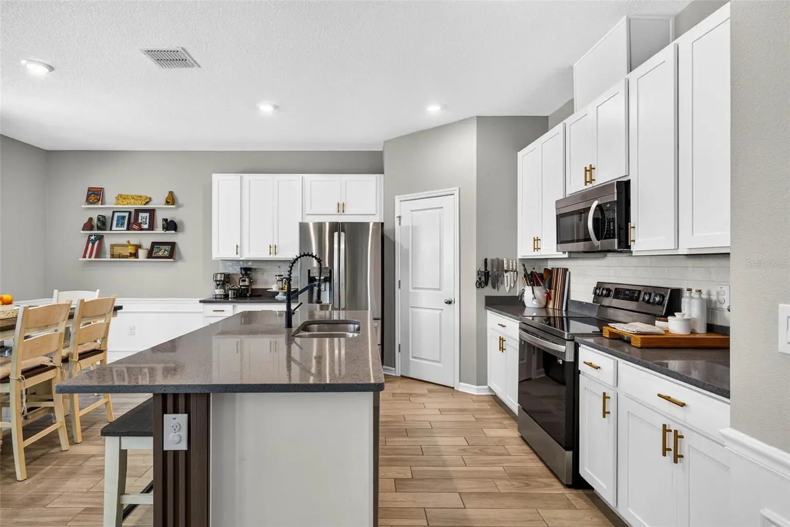 34117 WHITE FOUNTAIN COURT, WESLEY CHAPEL, FL, photo 16 of 100