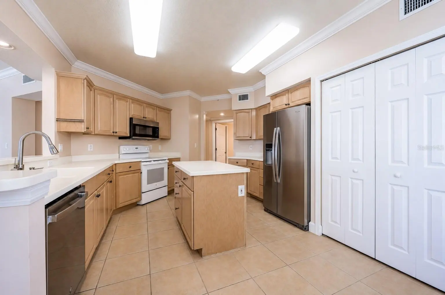 16750 GULF BOULEVARD #311, NORTH REDINGTON BEACH, FL, photo 10 of 57