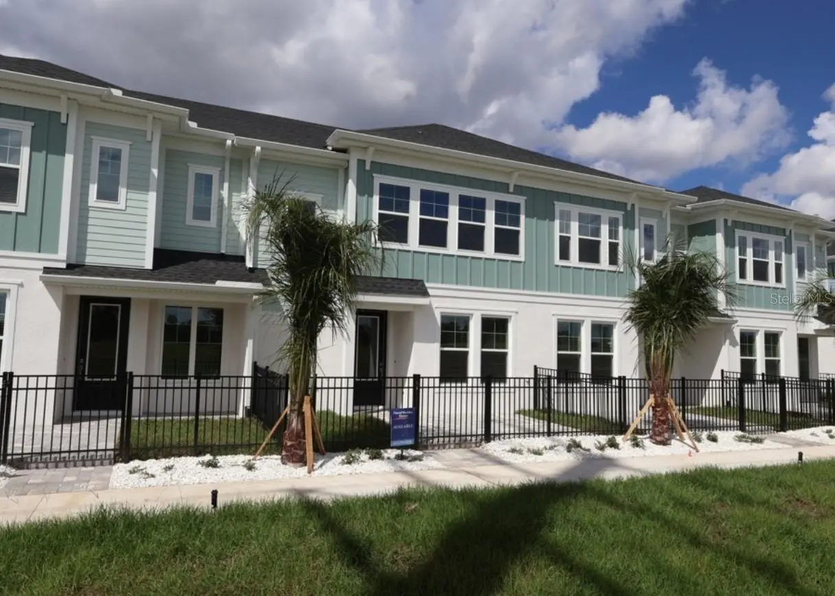 Persimmon Place home, photo 4 of 8