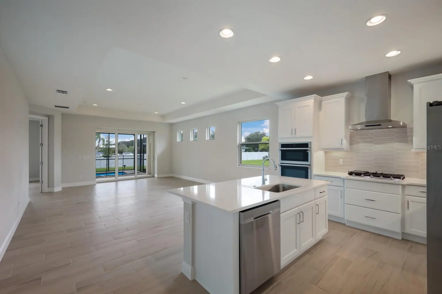 10748 KLEE AVENUE, BRADENTON, FL, photo 5 of 32