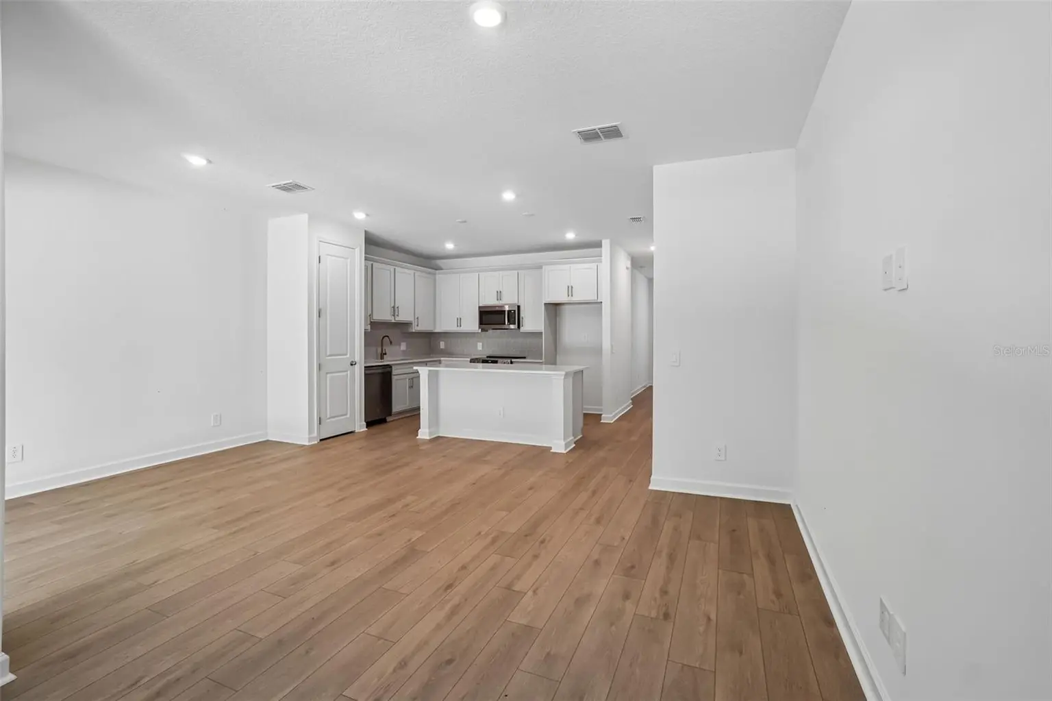 7556 DEER VALLEY CIRCLE, TAMPA, FL, photo 8 of 30