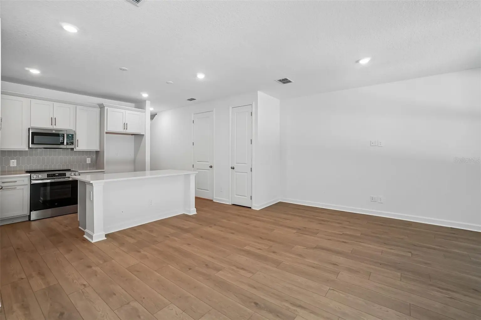 7556 DEER VALLEY CIRCLE, TAMPA, FL, photo 10 of 30