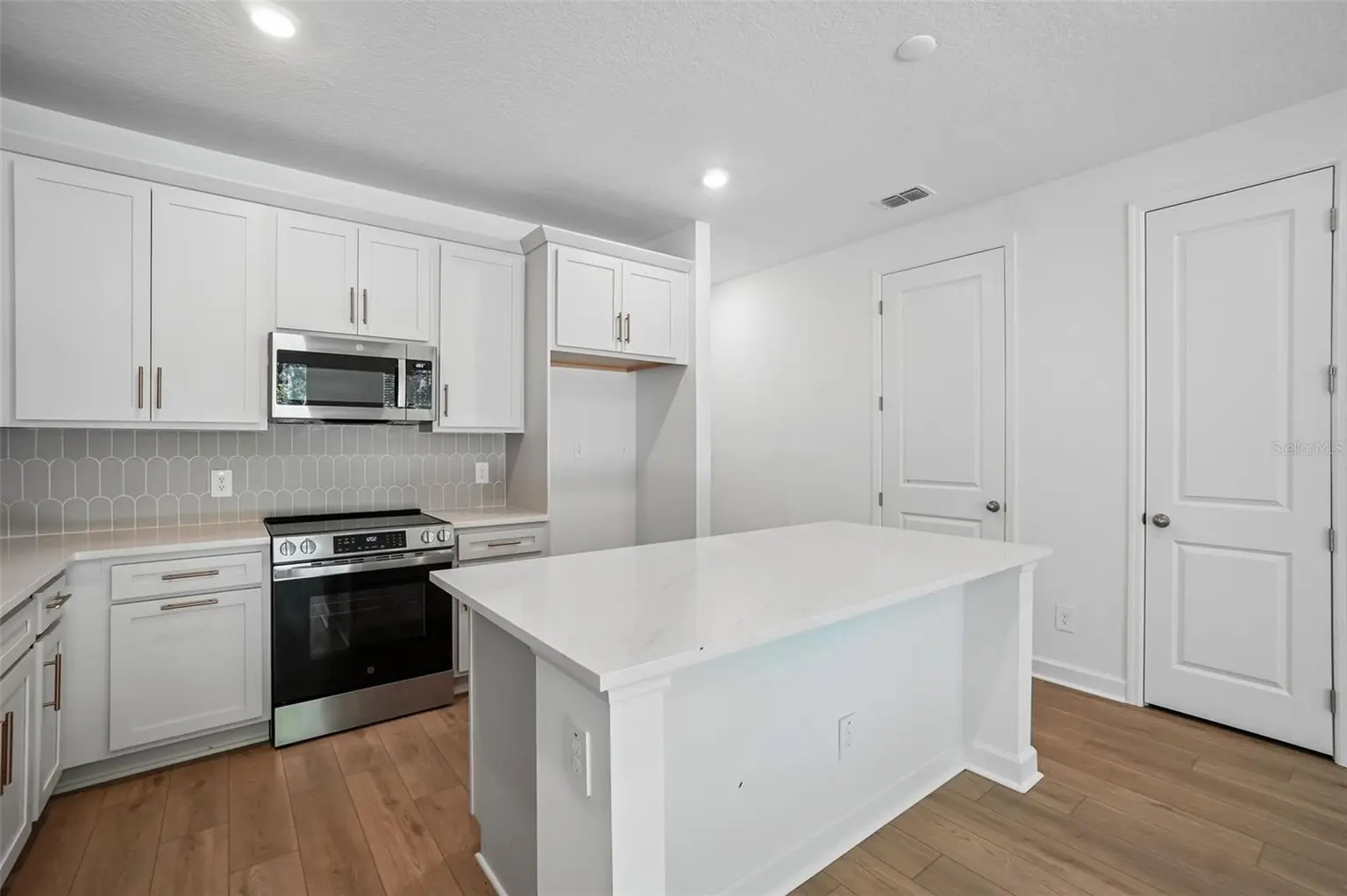 7556 DEER VALLEY CIRCLE, TAMPA, FL, photo 11 of 30