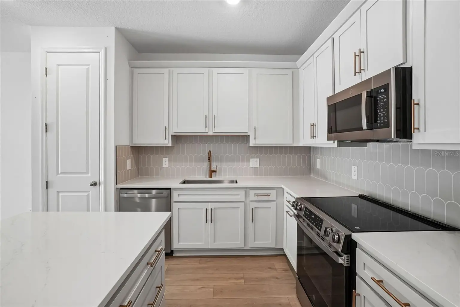 7556 DEER VALLEY CIRCLE, TAMPA, FL, photo 12 of 30