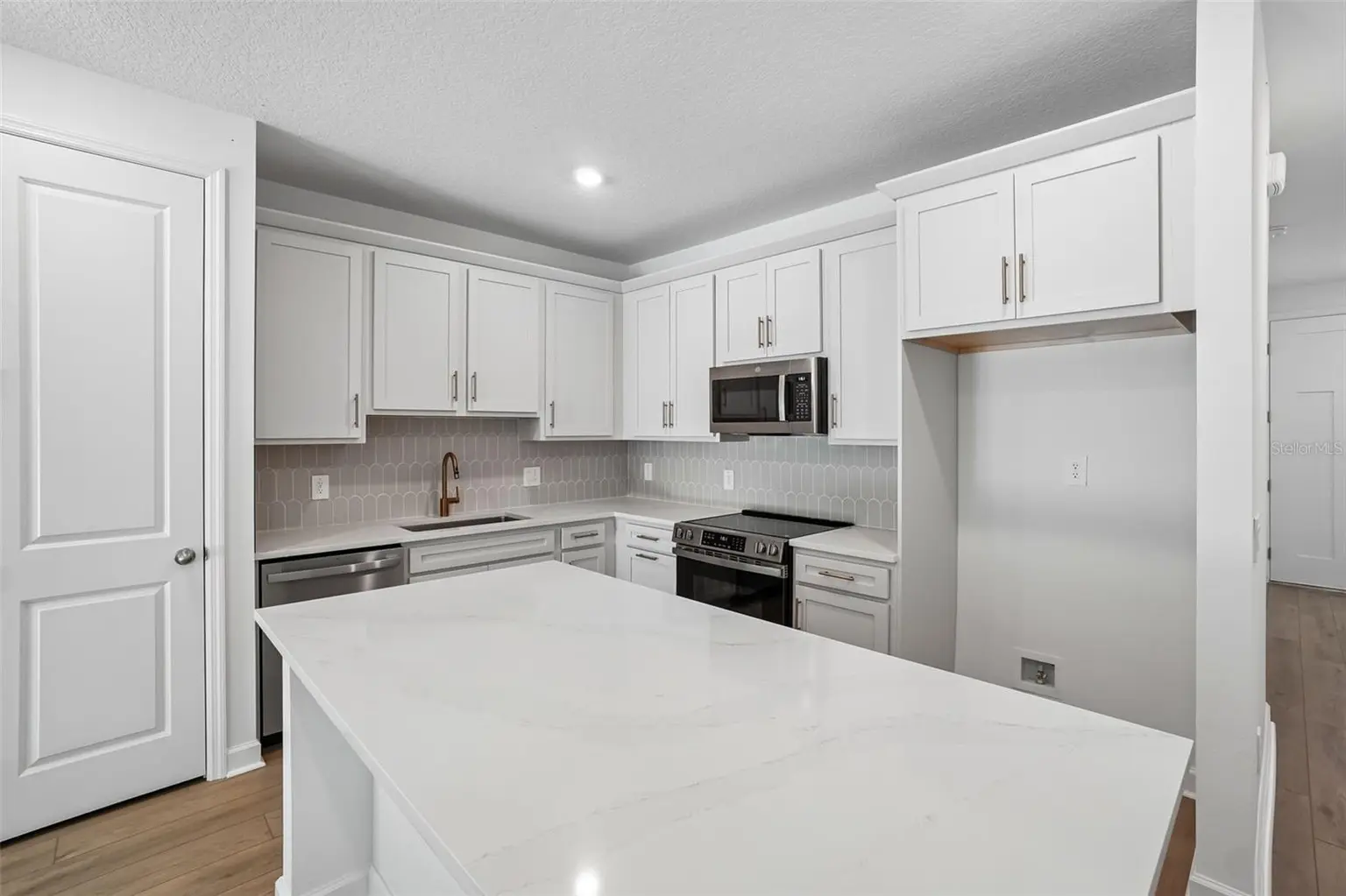 7556 DEER VALLEY CIRCLE, TAMPA, FL, photo 13 of 30
