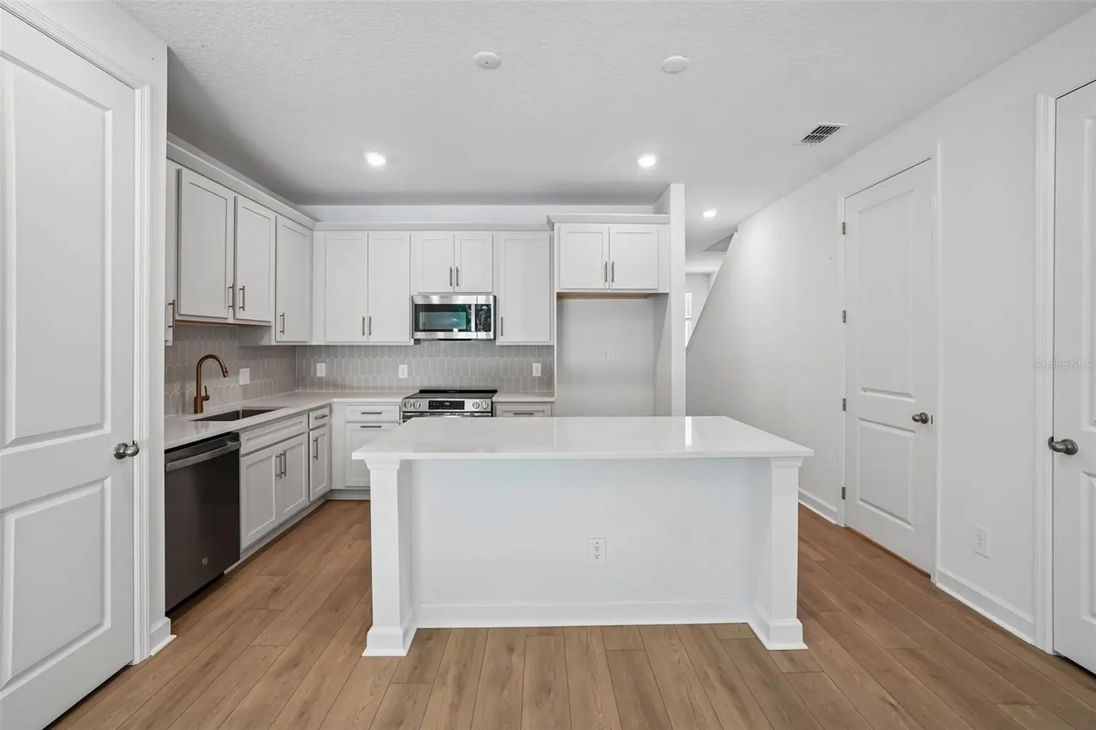 7556 DEER VALLEY CIRCLE, TAMPA, FL, photo 14 of 30