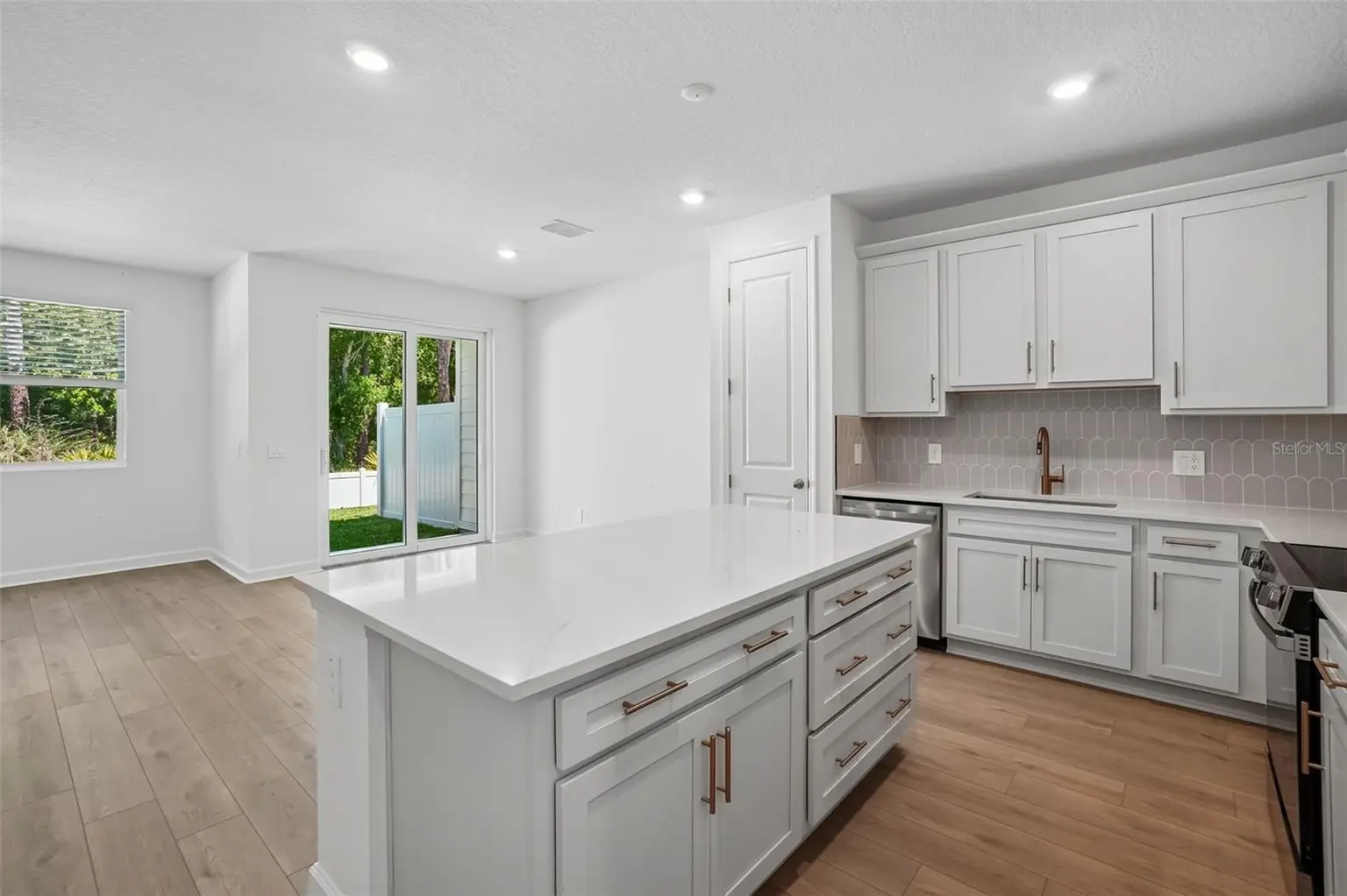 7556 DEER VALLEY CIRCLE, TAMPA, FL, photo 15 of 30