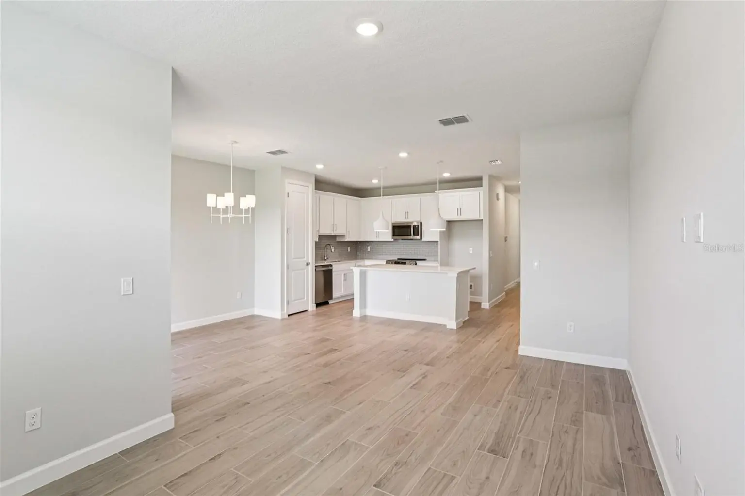 7558 DEER VALLEY CIRCLE, TAMPA, FL, photo 6 of 26