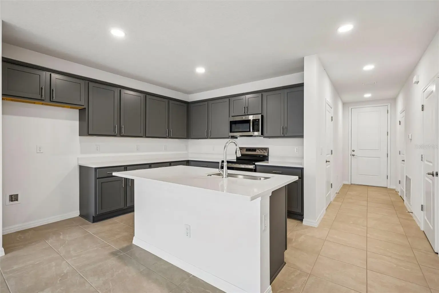 6848 HOLCOMBE DOWN DRIVE, ZEPHYRHILLS, FL, photo 4 of 32