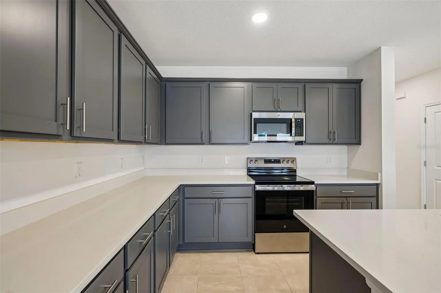 6848 HOLCOMBE DOWN DRIVE, ZEPHYRHILLS, FL, photo 6 of 32