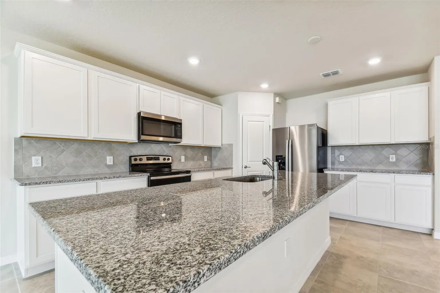6565 BLAZING SPIRIT STREET, WESLEY CHAPEL, FL, photo 4 of 37