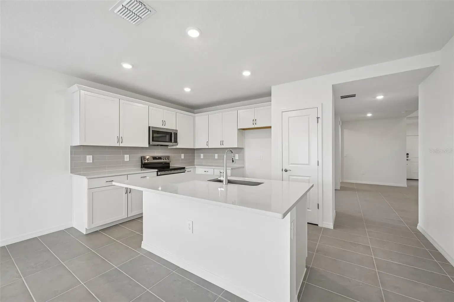 9014 OPTIMIST WAY, PALMETTO, FL, photo 4 of 29