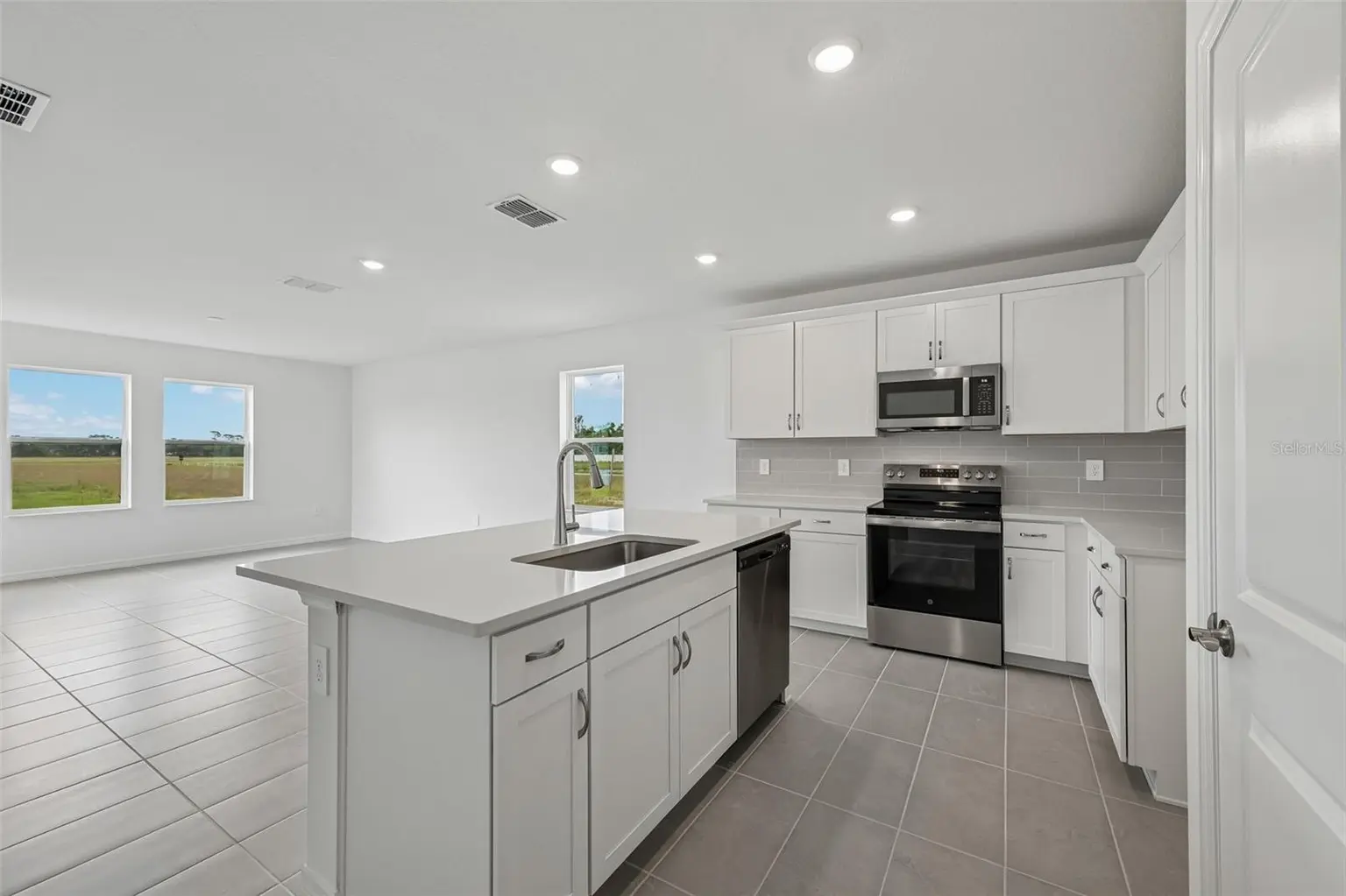 9014 OPTIMIST WAY, PALMETTO, FL, photo 6 of 29