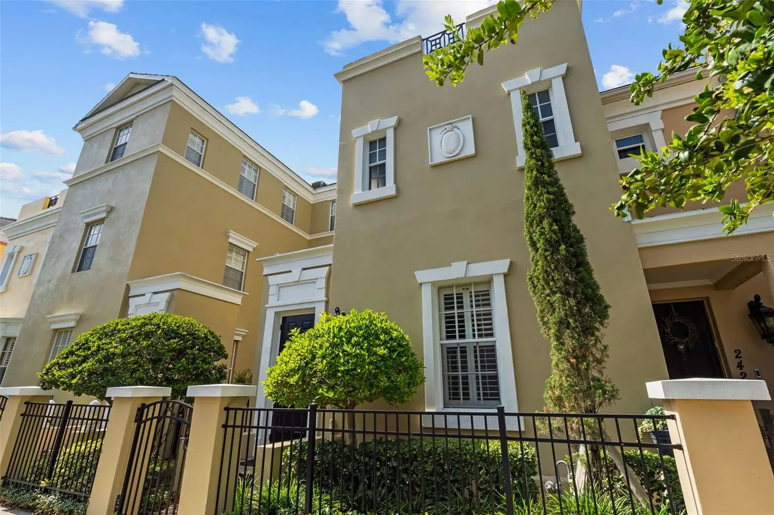 2419 VICTORIA GARDENS LANE, TAMPA, FL