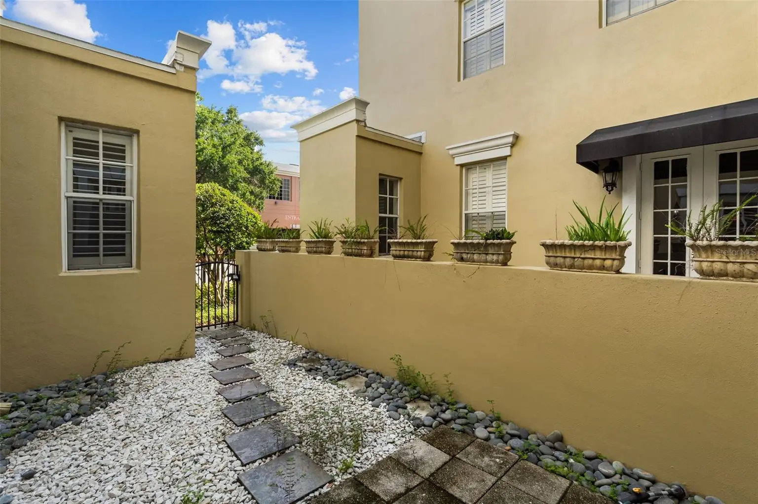 2419 VICTORIA GARDENS LANE, TAMPA, FL, photo 4 of 55