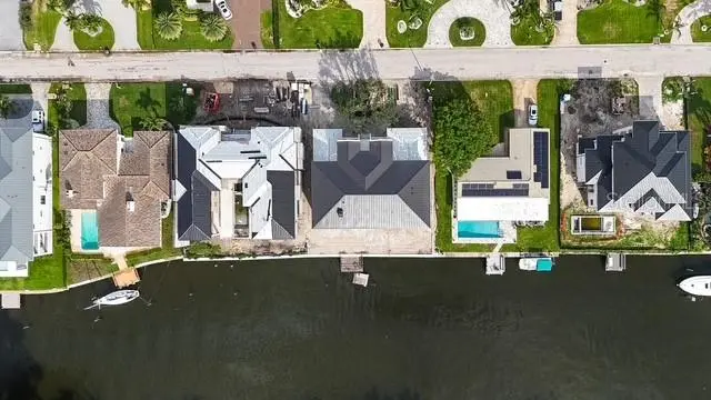 2051 ILLINOIS AVENUE NE, ST PETERSBURG, FL, photo 14 of 33