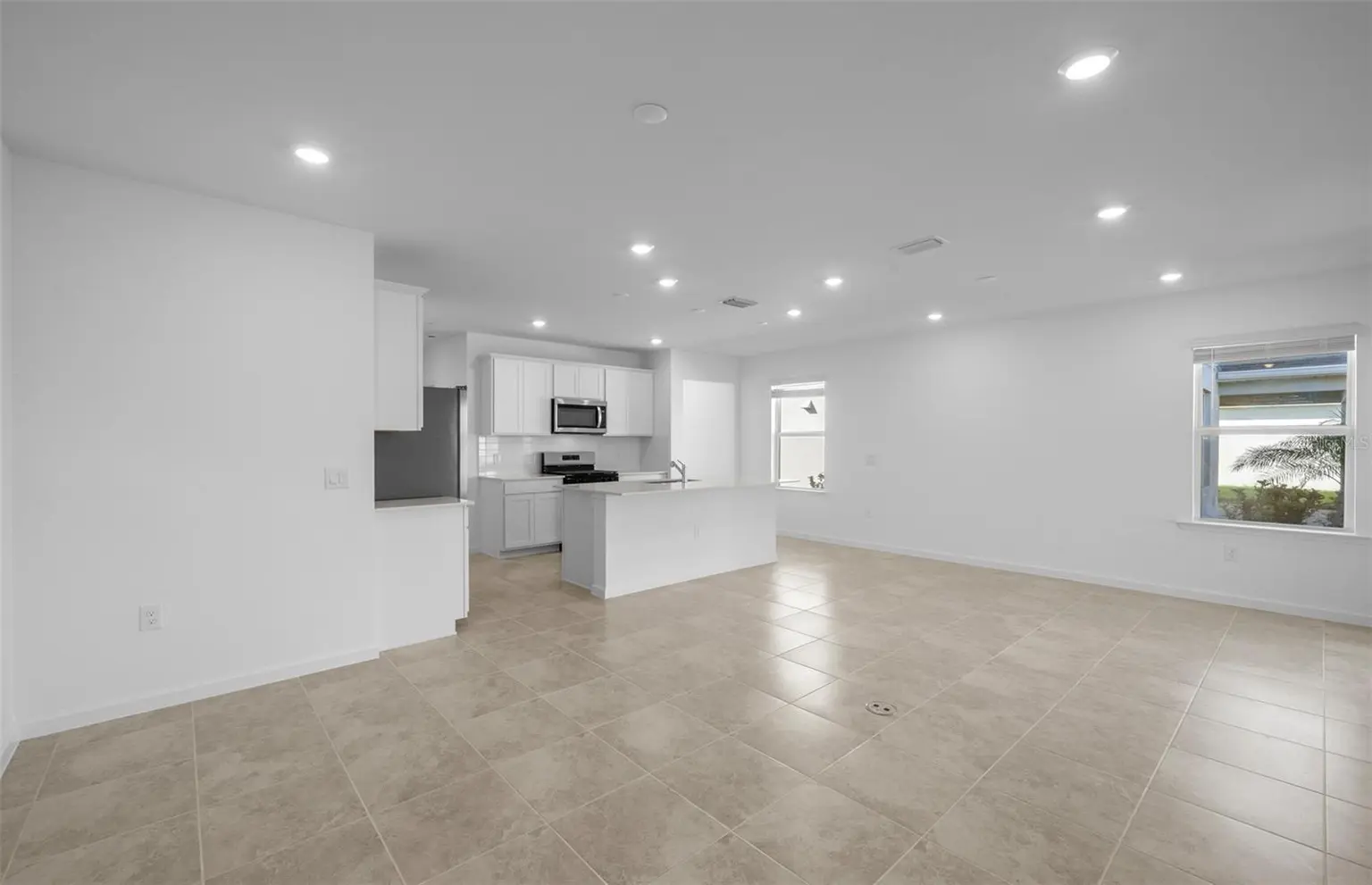 813 BALLEBY TRAIL, BRADENTON, FL, photo 12 of 28