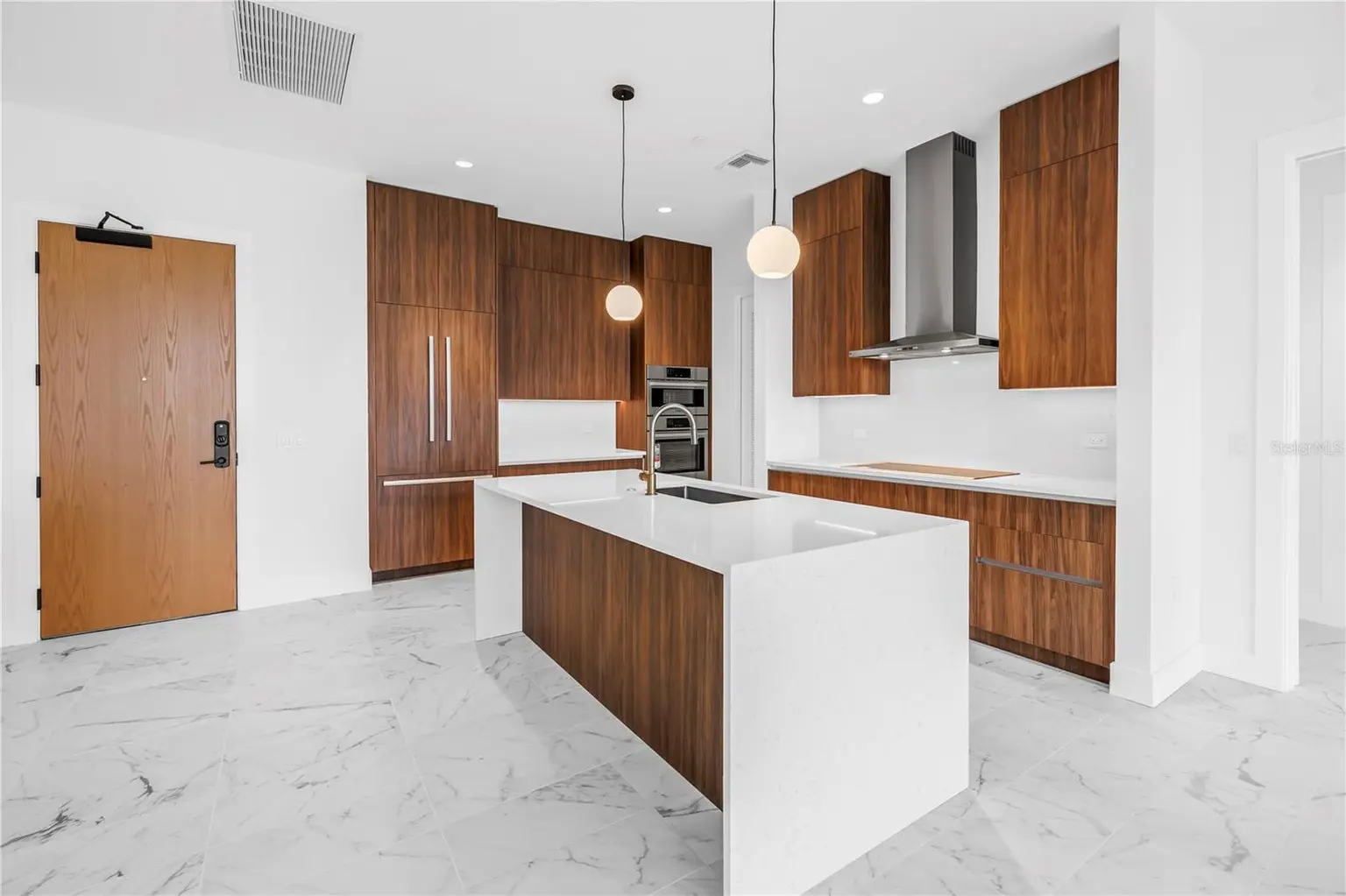 777 3RD AVENUE N #1704, ST PETERSBURG, FL, photo 14 of 35
