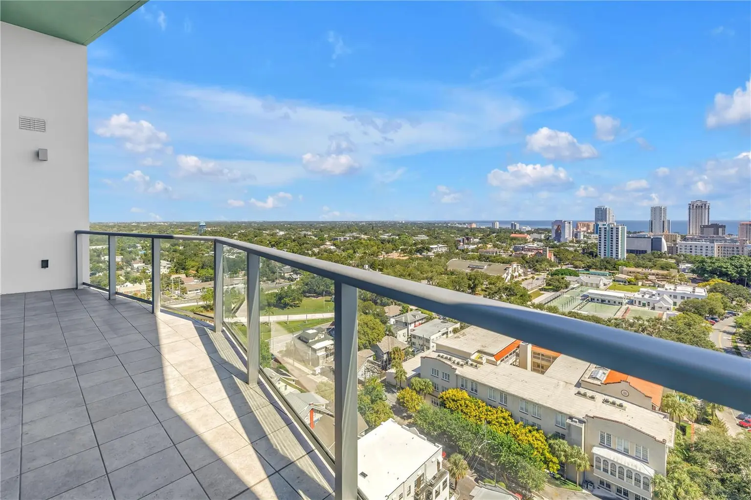 777 3RD AVENUE N #1704, ST PETERSBURG, FL, photo 19 of 35