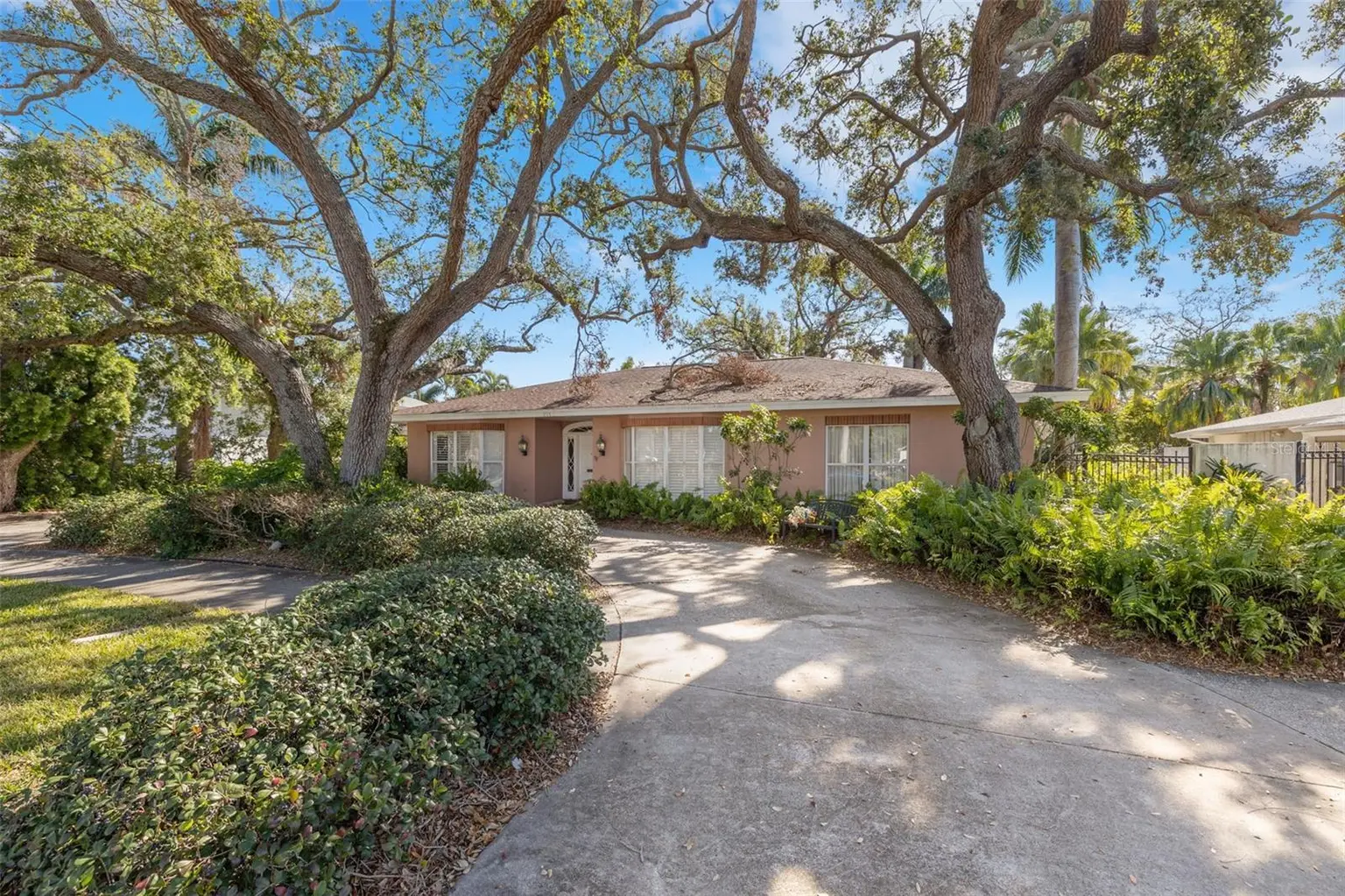 215 SNELL ISLE BOULEVARD NE, ST PETERSBURG, FL, photo 6 of 12