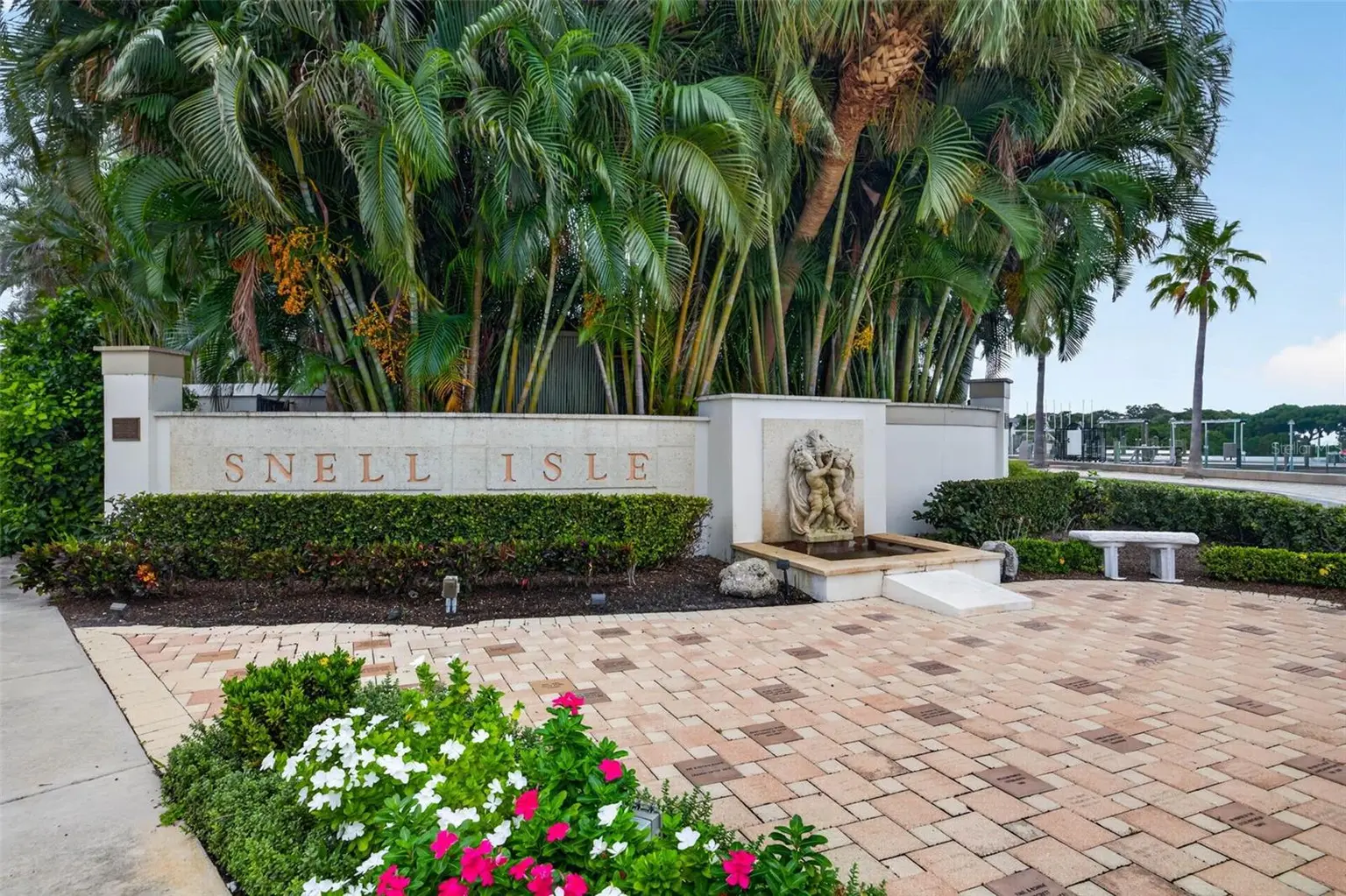 201 SNELL ISLE BOULEVARD NE, ST PETERSBURG, FL, photo 2 of 30