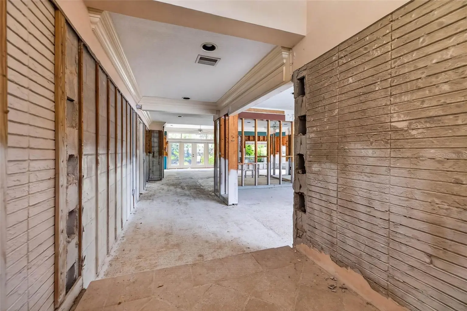 201 SNELL ISLE BOULEVARD NE, ST PETERSBURG, FL, photo 5 of 30