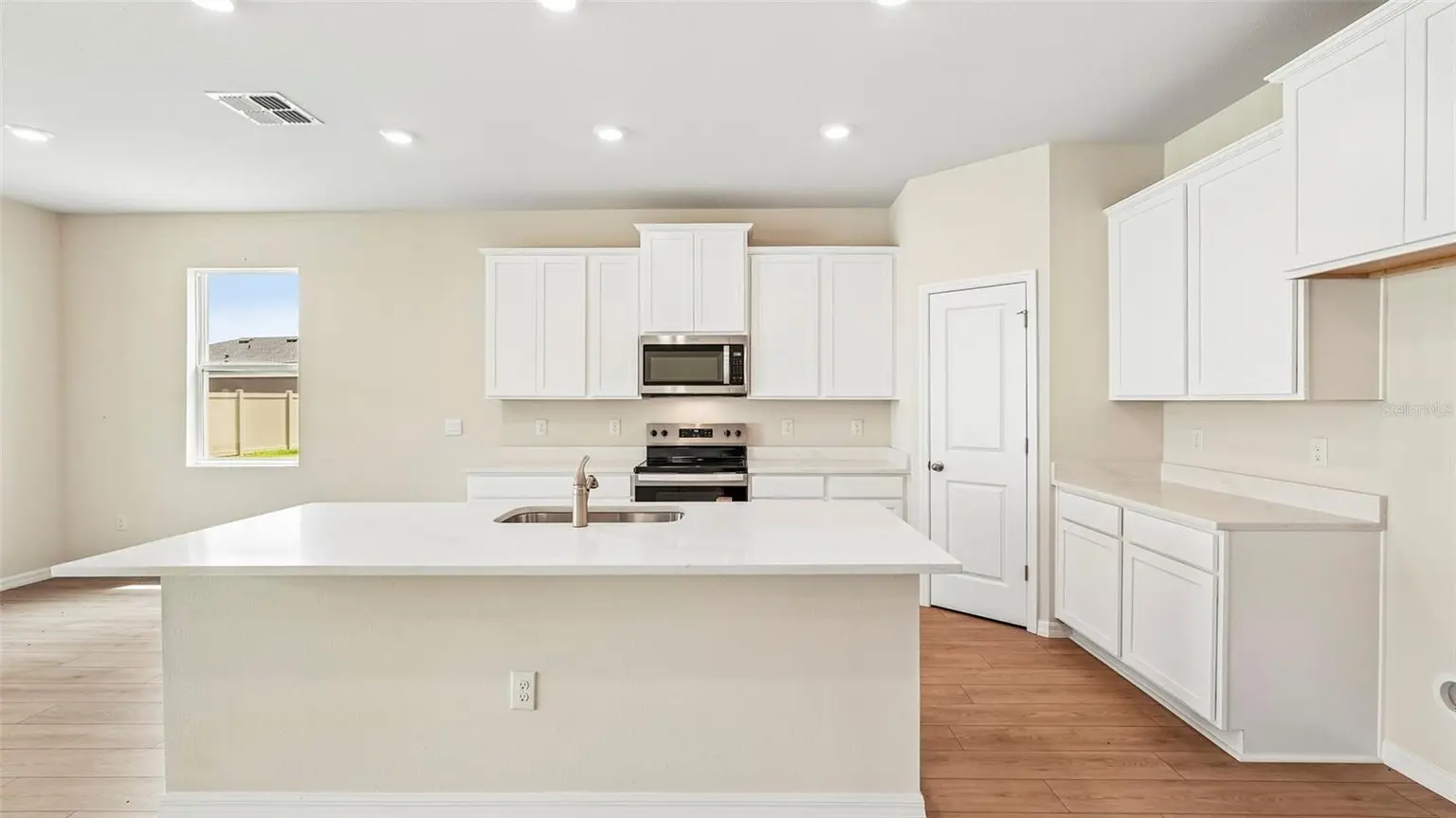 2814 FISHERY COURT, LAKEWOOD RANCH, FL, photo 6 of 55