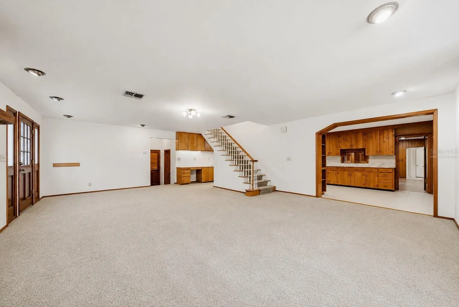 3123 W OAKLYN AVENUE, TAMPA, FL, photo 3 of 33