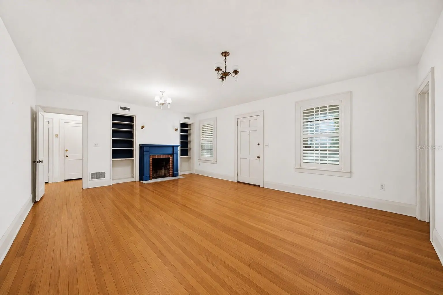 3123 W OAKLYN AVENUE, TAMPA, FL, photo 5 of 33