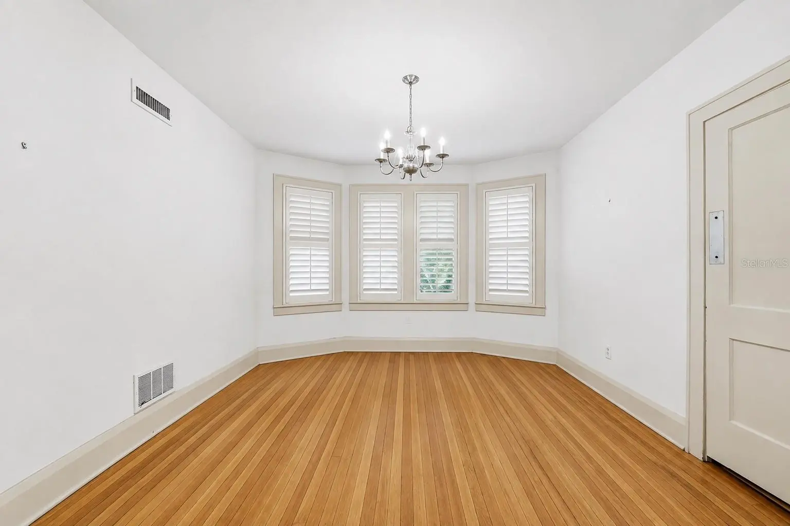 3123 W OAKLYN AVENUE, TAMPA, FL, photo 9 of 33