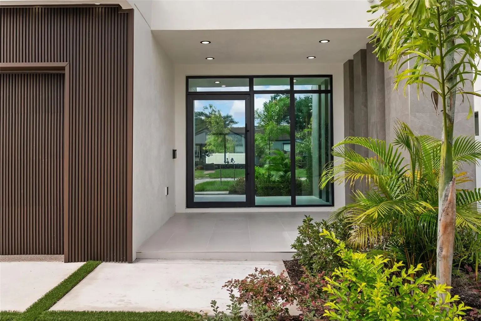 1005 W BRADDOCK STREET, TAMPA, FL, photo 6 of 55
