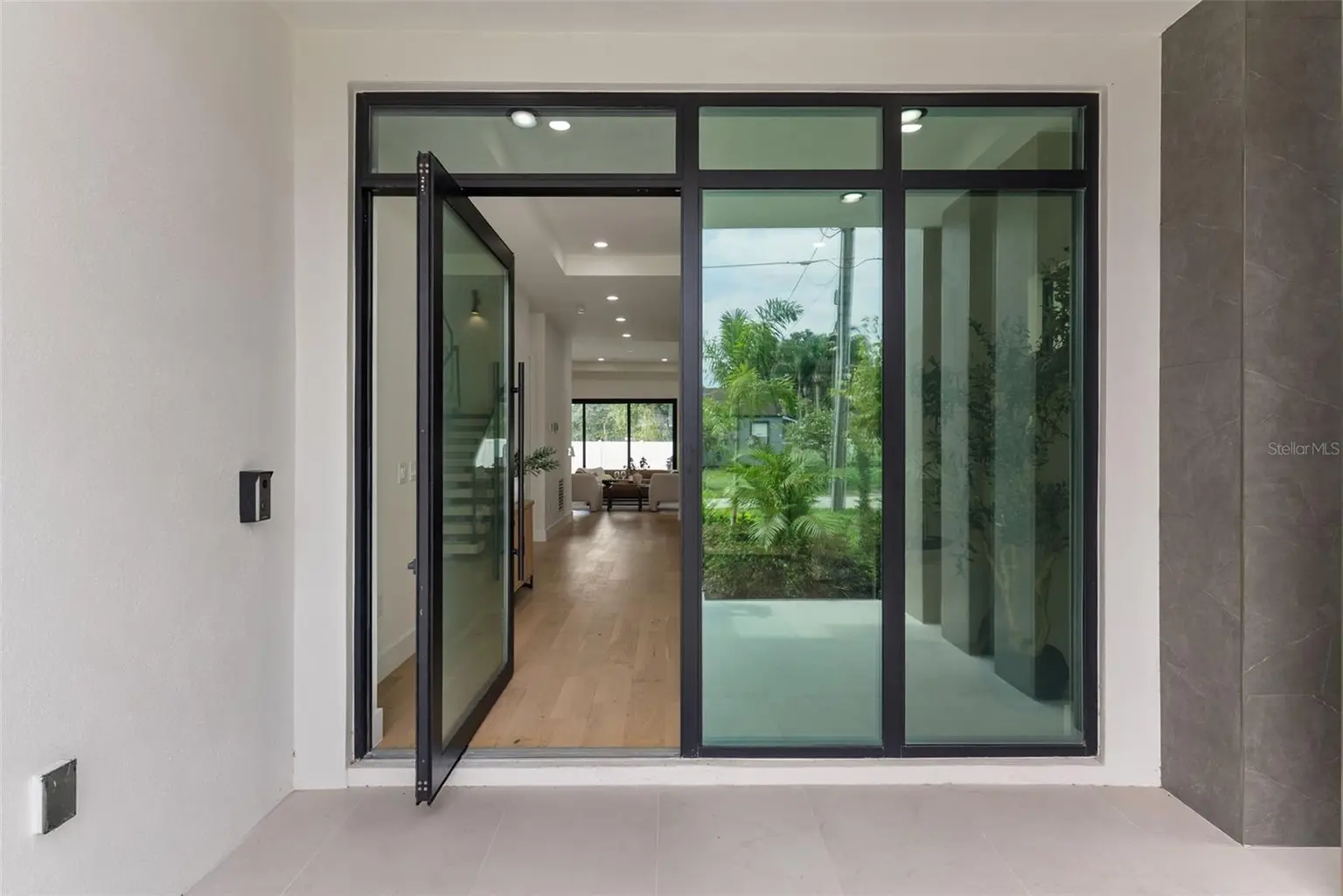 1005 W BRADDOCK STREET, TAMPA, FL, photo 7 of 55