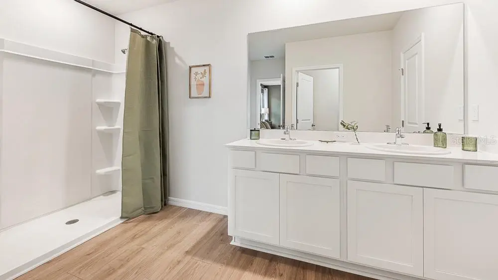 18611 LOOKOUT RIDGE PLACE, LAKEWOOD RANCH, FL, photo 13 of 46