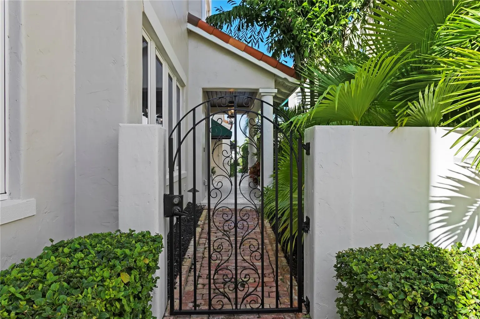 1109 ABBEYS WAY, TAMPA, FL, photo 3 of 80
