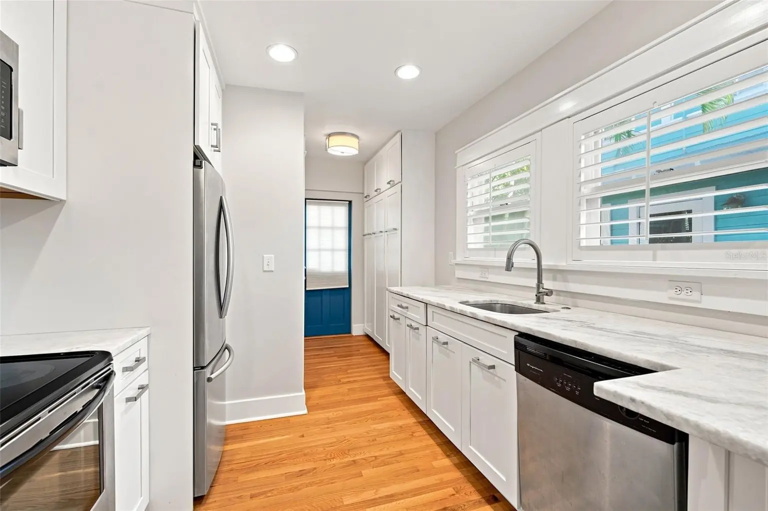 719 S BUNGALOW TERRACE, TAMPA, FL, photo 5 of 46