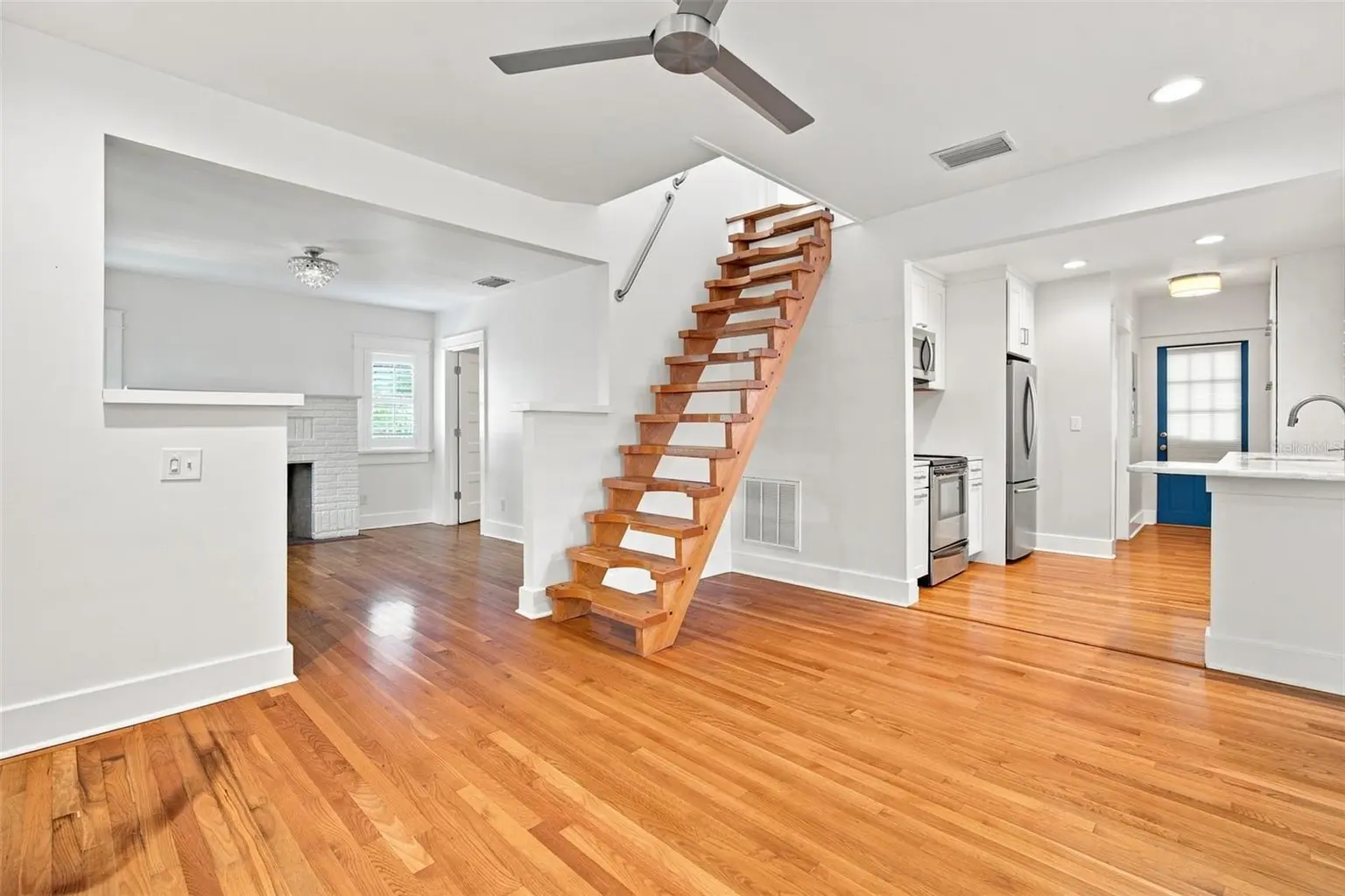 719 S BUNGALOW TERRACE, TAMPA, FL, photo 9 of 46