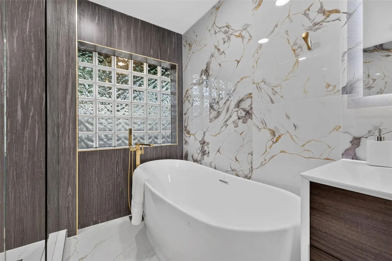 219 MIRAMAR BOULEVARD NE, ST PETERSBURG, FL, photo 25 of 47