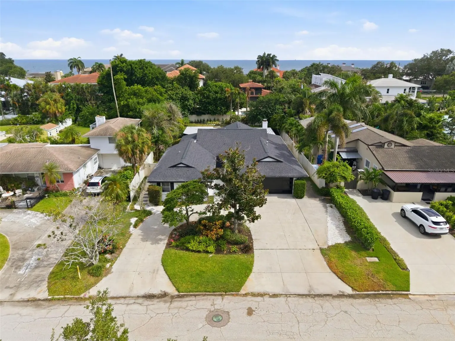 219 MIRAMAR BOULEVARD NE, ST PETERSBURG, FL, photo 2 of 47