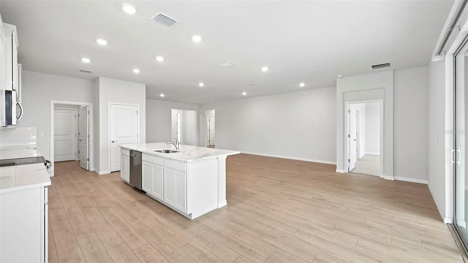 18112 TAVERNSIDE TRAIL, LAKEWOOD RANCH, FL, photo 12 of 54