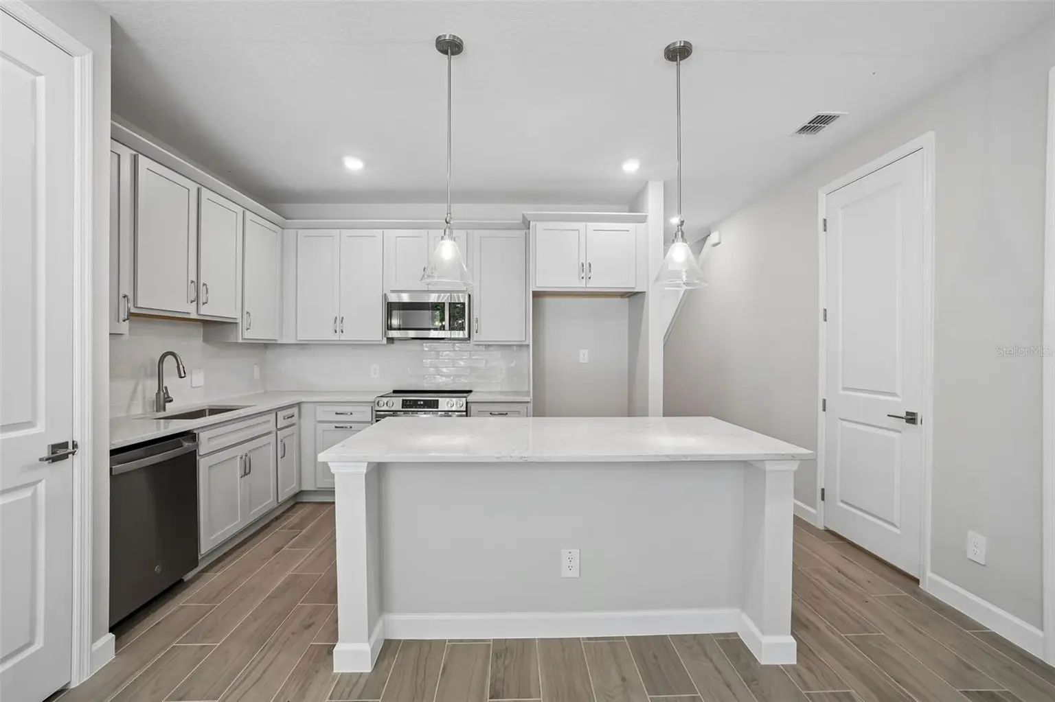 7328 DEER VALLEY CIRCLE, TAMPA, FL, photo 6 of 28