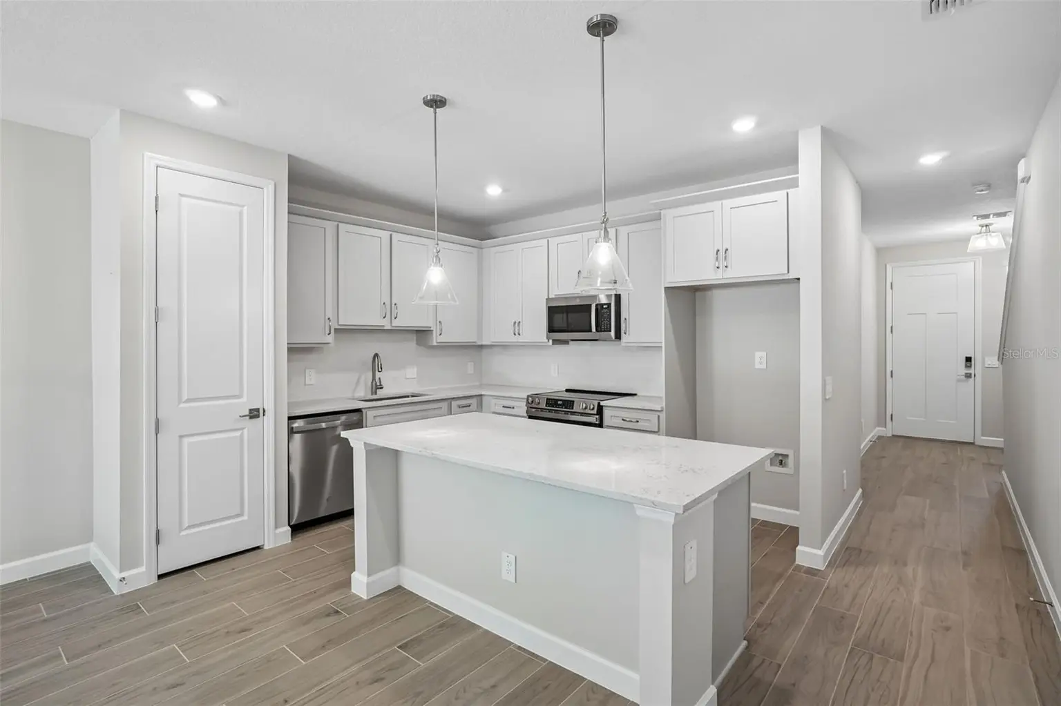 7328 DEER VALLEY CIRCLE, TAMPA, FL, photo 7 of 28