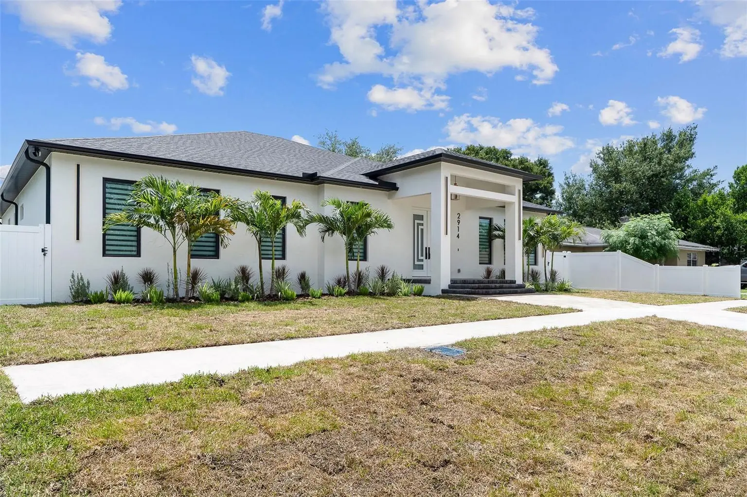 Mac Farlanes home, photo 3 of 8