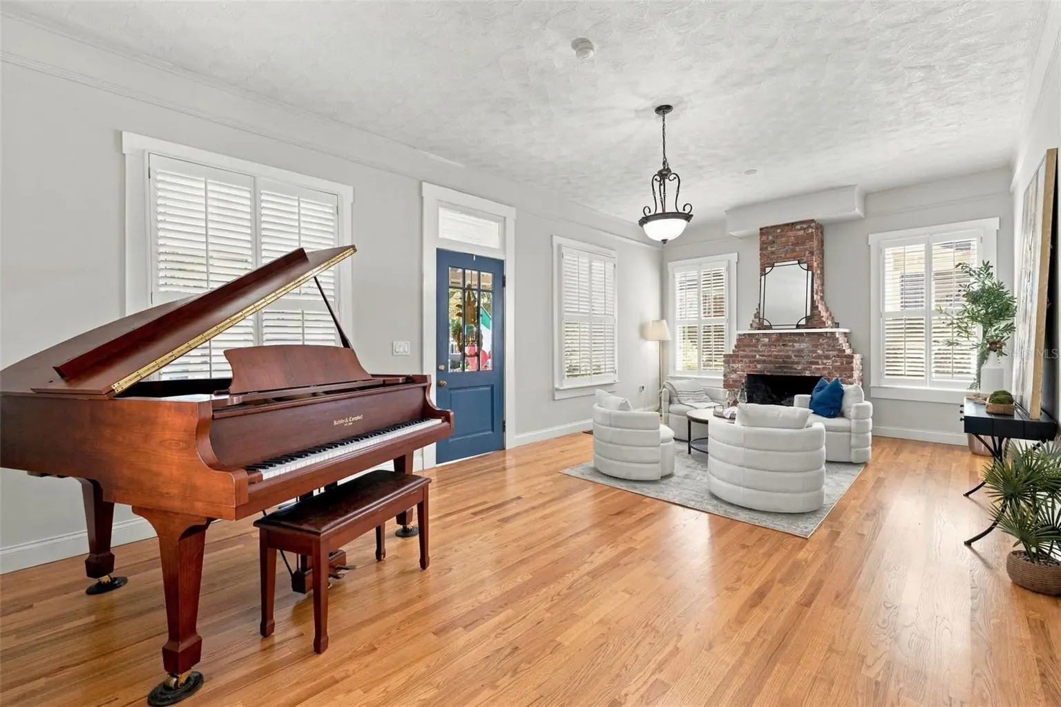 1801 W HILLS AVENUE, TAMPA, FL, photo 4 of 73