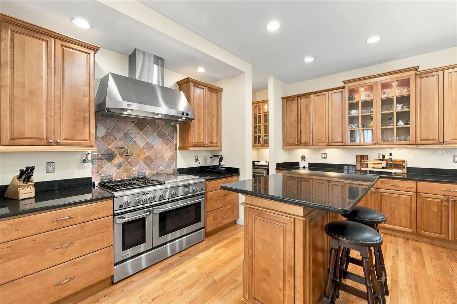 1801 W HILLS AVENUE, TAMPA, FL, photo 5 of 73