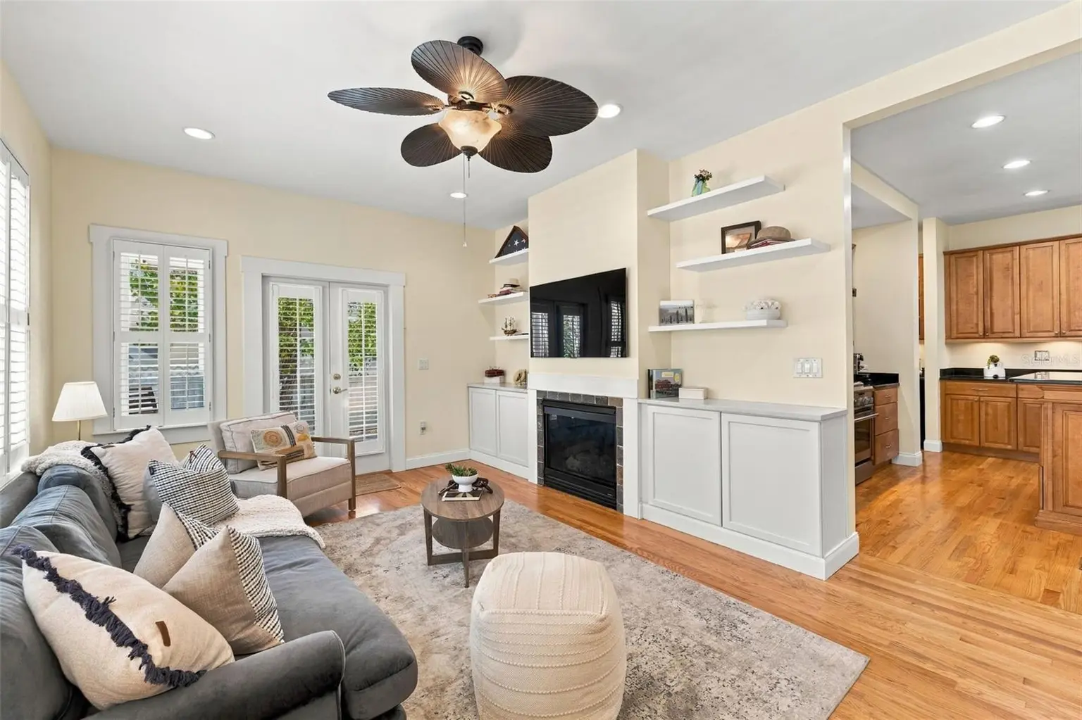 1801 W HILLS AVENUE, TAMPA, FL, photo 6 of 73