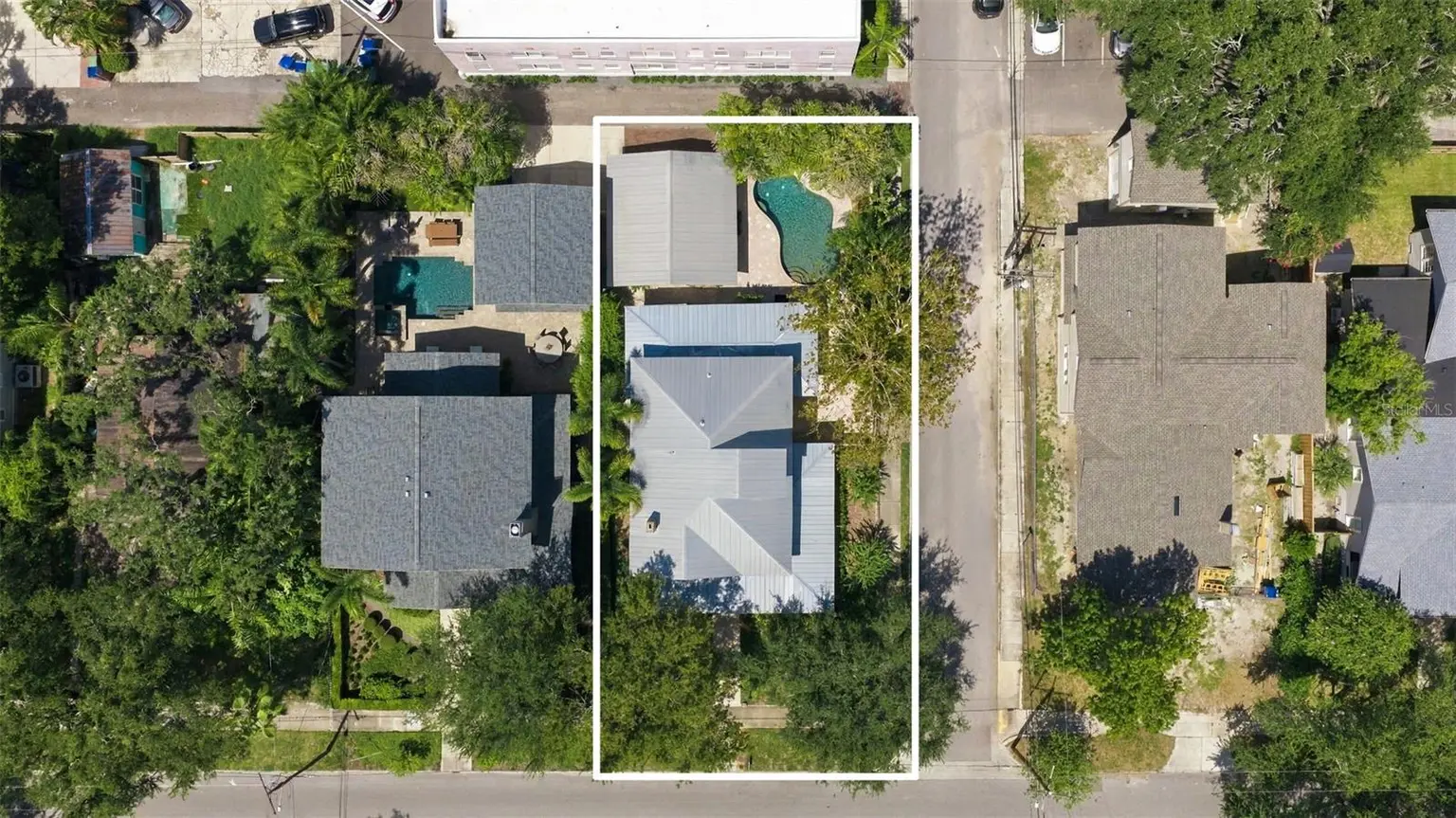 1801 W HILLS AVENUE, TAMPA, FL, photo 9 of 73