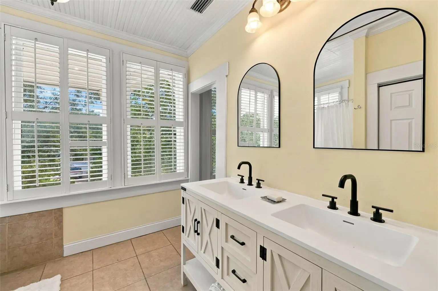 1801 W HILLS AVENUE, TAMPA, FL, photo 38 of 73
