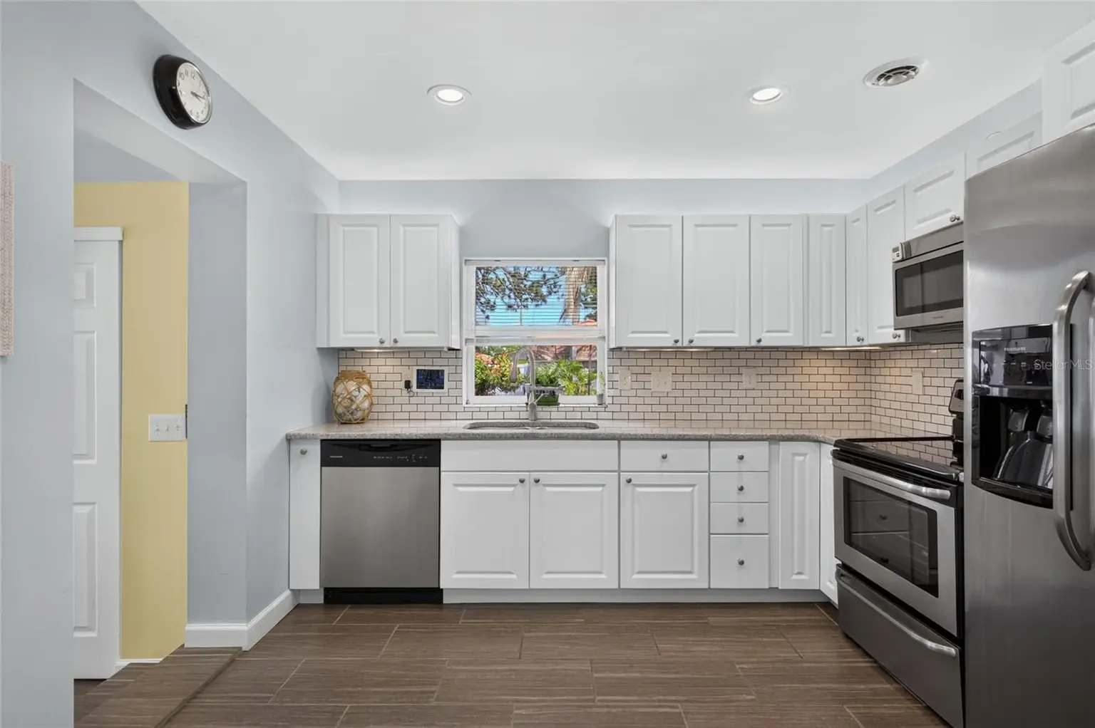 1420 GRAY STREET S, GULFPORT, FL, photo 9 of 45