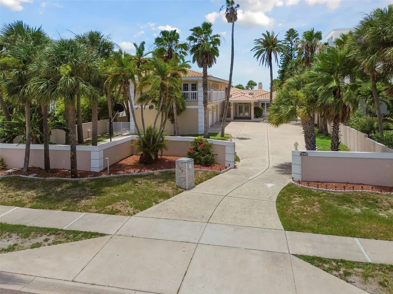 1520 GULF BOULEVARD, BELLEAIR BEACH, FL, photo 3 of 62